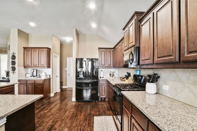 1005 Kettlewood Drive, Justin, TX 76247