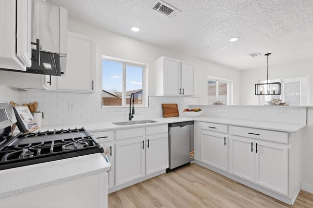 2819 Cabernet Street SW, Albuquerque, NM 87121