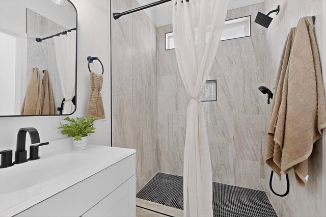 2819 Cabernet Street SW, Albuquerque, NM 87121