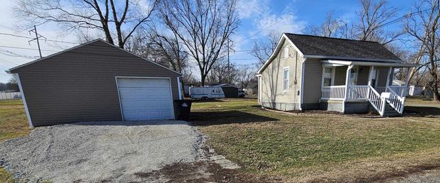 803 S Maple Street, Salem, IL 62881