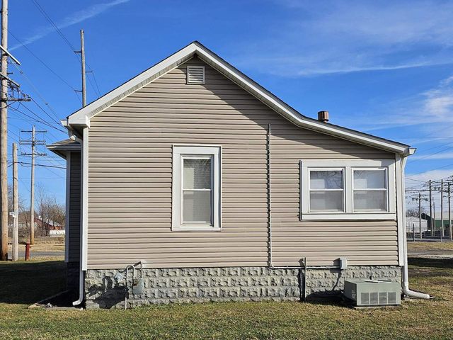 803 S Maple Street, Salem, IL 62881