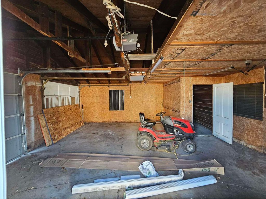 Image 11 of property listing at 803 S Maple Street, Salem, IL 62881