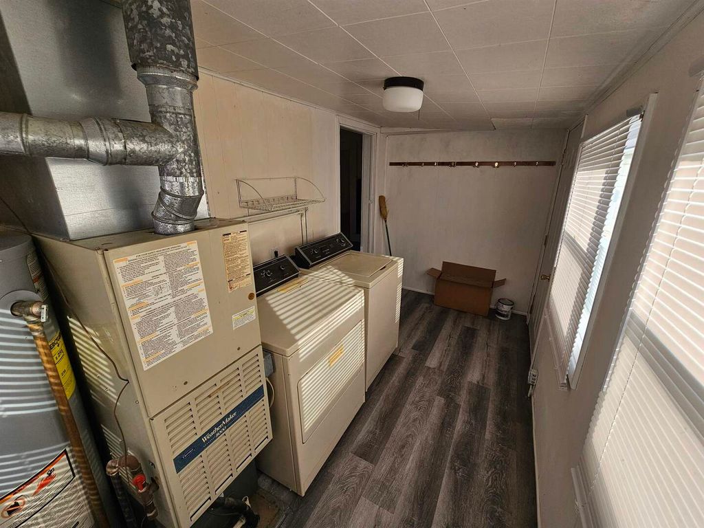 Image 31 of property listing at 803 S Maple Street, Salem, IL 62881