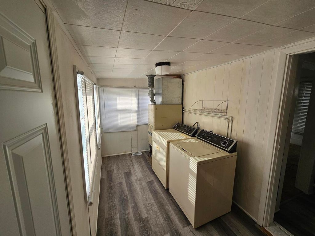 Image 32 of property listing at 803 S Maple Street, Salem, IL 62881