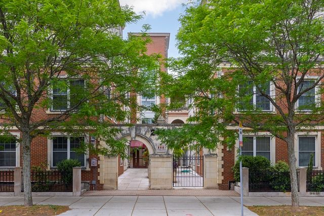 2440 Massachusetts Avenue 3, Cambridge, MA 02140