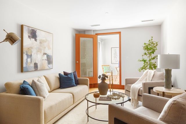 2440 Massachusetts Avenue 3, Cambridge, MA 02140