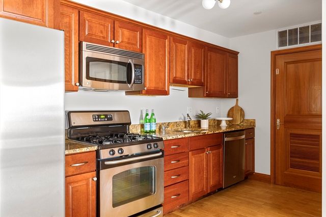 2440 Massachusetts Avenue 3, Cambridge, MA 02140
