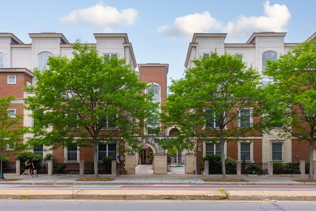 2440 Massachusetts Avenue 3, Cambridge, MA 02140