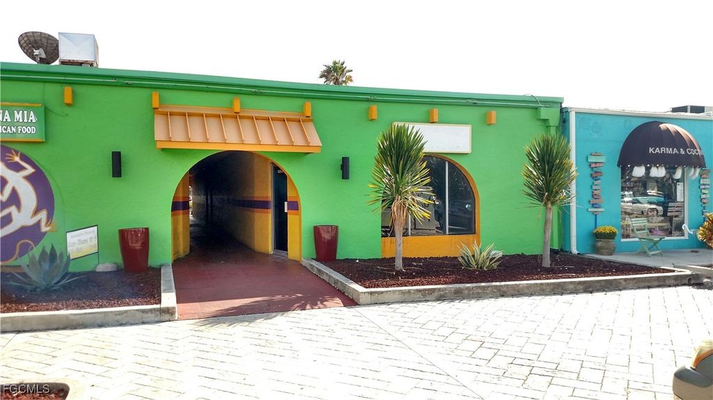 1025 Cape Coral PKWY E, Cape Coral, FL 33904