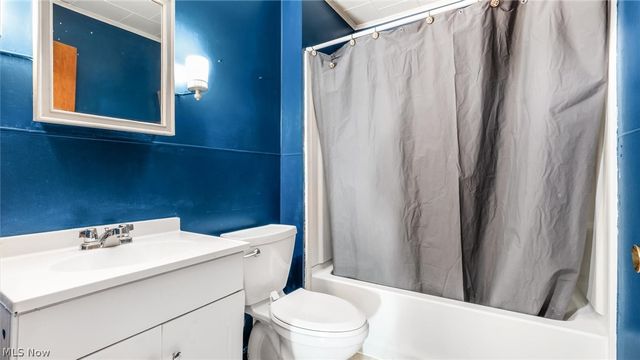 2249 Bishard Avenue, Cambridge, OH 43725