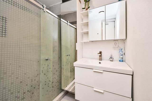 1204 Archer St, Houston, TX 77009