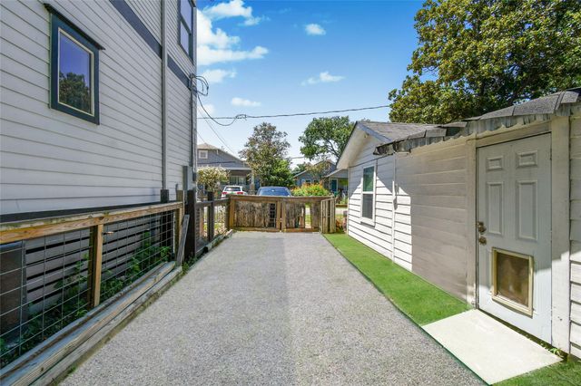 1204 Archer St, Houston, TX 77009