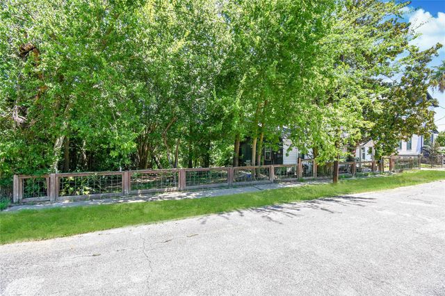 1204 Archer St, Houston, TX 77009
