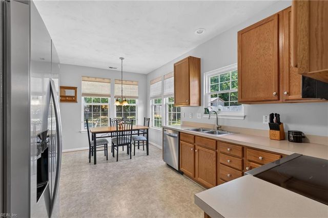 1019 English Oak DR, Suffolk, VA 23434