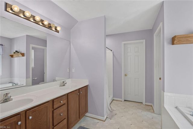 1019 English Oak DR, Suffolk, VA 23434