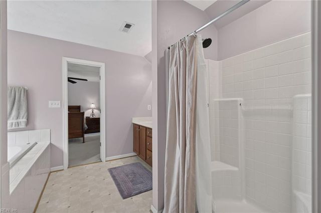 1019 English Oak DR, Suffolk, VA 23434