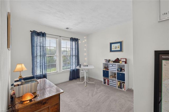1019 English Oak DR, Suffolk, VA 23434