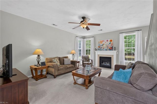 1019 English Oak DR, Suffolk, VA 23434