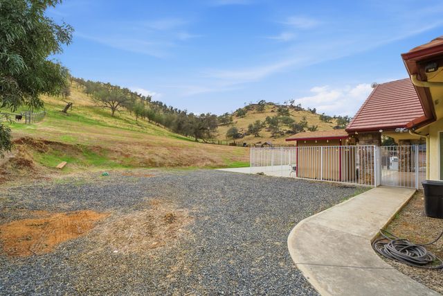 16777 Coyote Drive, Springville, CA 93265