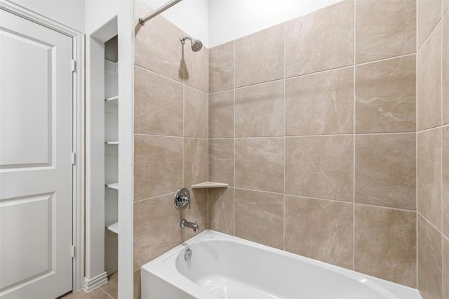 2218 Villa Clara Drive, Friendswood, TX 77546