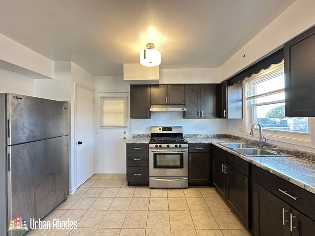 1812 N 20th Avenue 3, Melrose Park, IL 60160