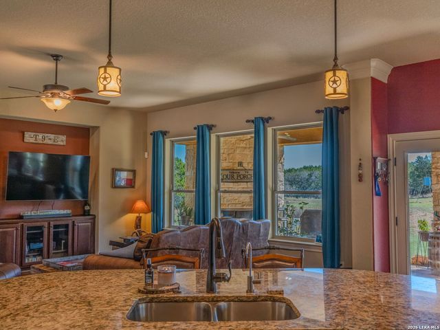 107 Ridge Place, Boerne, TX 78006