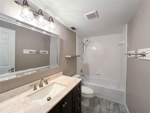4933 NW 1ST PLACE 110, Gainesville, FL 32607