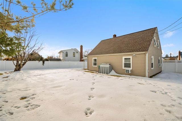 108 Swan Lane, Levittown, NY 11756