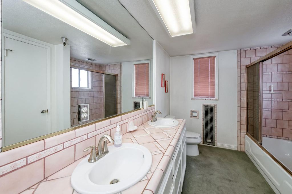 Image 19 of property listing at 916 E Divisadero Street, Fresno, CA 93726