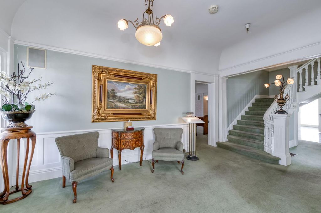 Image 9 of property listing at 916 E Divisadero Street, Fresno, CA 93726