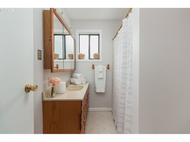 5925 COATES Ave, Cloverdale, OR 97112