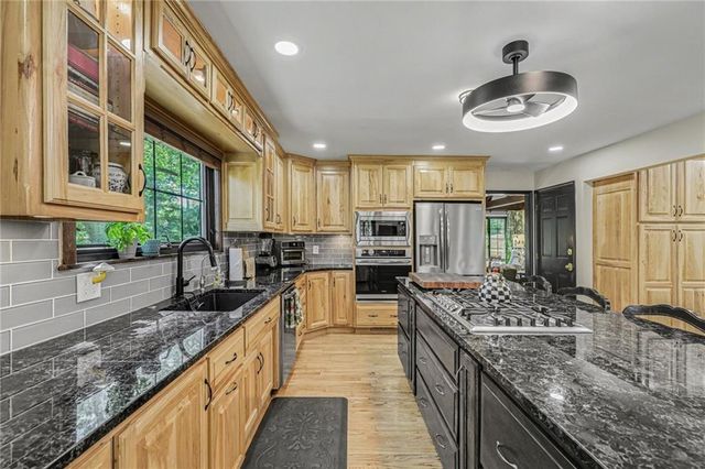 4811 Lees Summit Road, Kansas City, MO 64136
