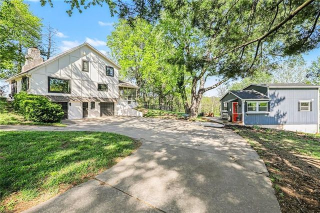 4811 Lees Summit Road, Kansas City, MO 64136
