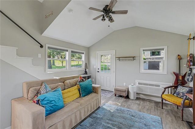4811 Lees Summit Road, Kansas City, MO 64136