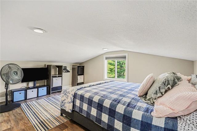 4811 Lees Summit Road, Kansas City, MO 64136