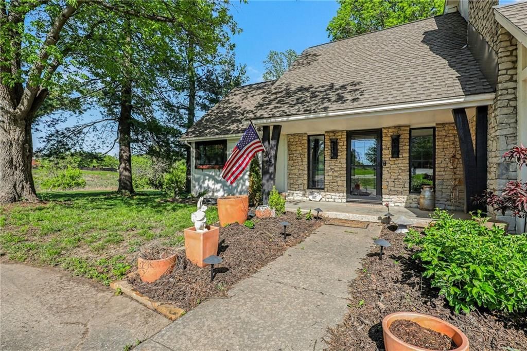 4811 Lees Summit Road, Kansas City, MO 64136
