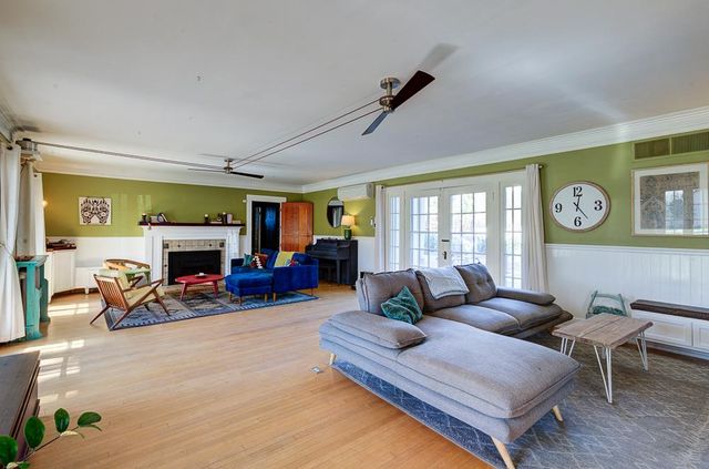 707 E Floradora Avenue, Fresno, CA 93728