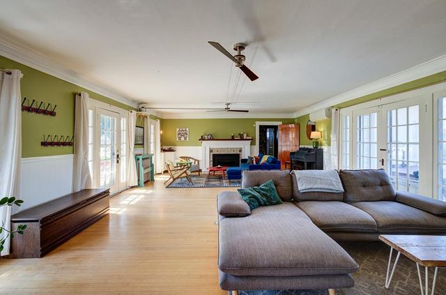 707 E Floradora Avenue, Fresno, CA 93728