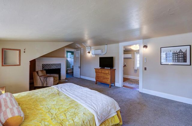 707 E Floradora Avenue, Fresno, CA 93728