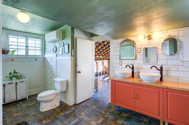 707 E Floradora Avenue, Fresno, CA 93728