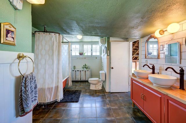 707 E Floradora Avenue, Fresno, CA 93728