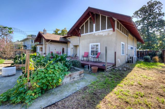 707 E Floradora Avenue, Fresno, CA 93728