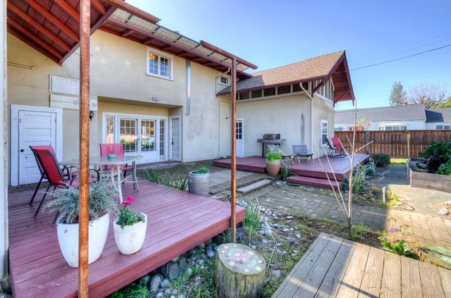 707 E Floradora Avenue, Fresno, CA 93728