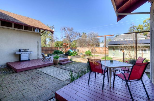 707 E Floradora Avenue, Fresno, CA 93728