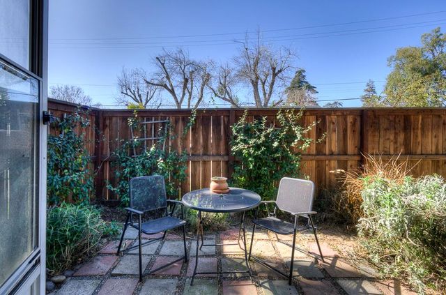 707 E Floradora Avenue, Fresno, CA 93728