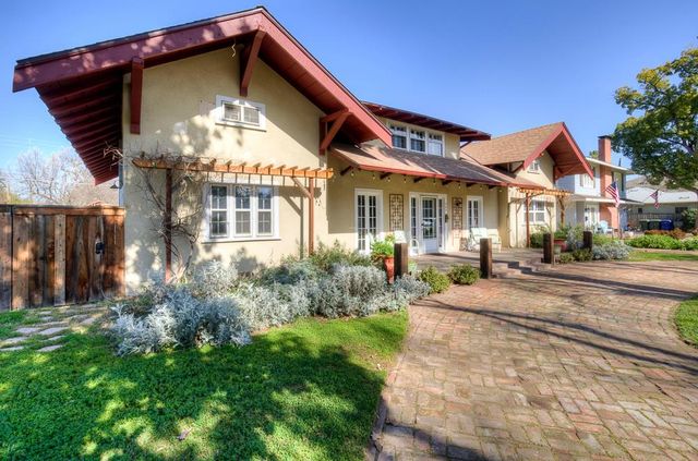 707 E Floradora Avenue, Fresno, CA 93728