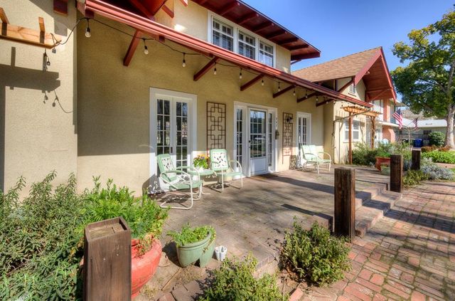 707 E Floradora Avenue, Fresno, CA 93728