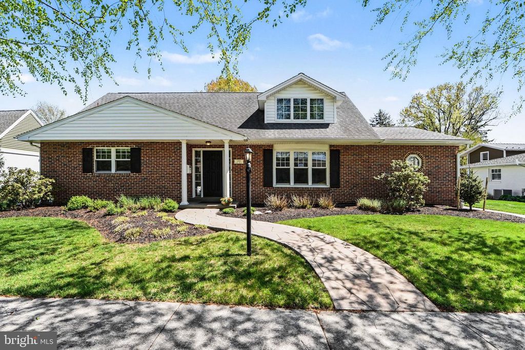 244 CEDAR AVE, Hershey, PA 17033