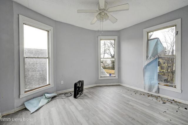 646 S 35th St, Louisville, KY 40211