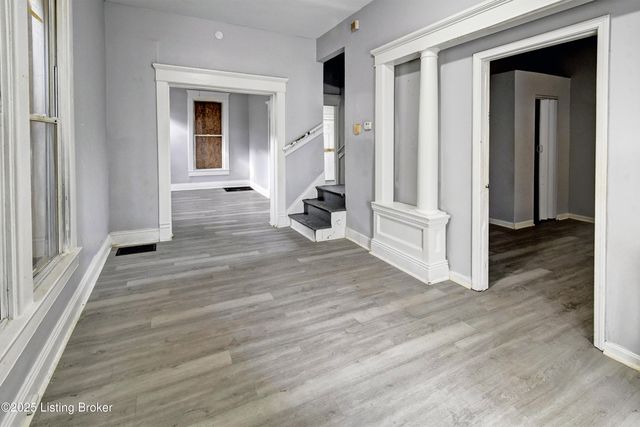 646 S 35th St, Louisville, KY 40211